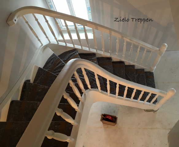 Weiße Treppe